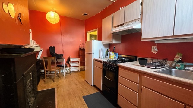 Eat-in Kitchen 2